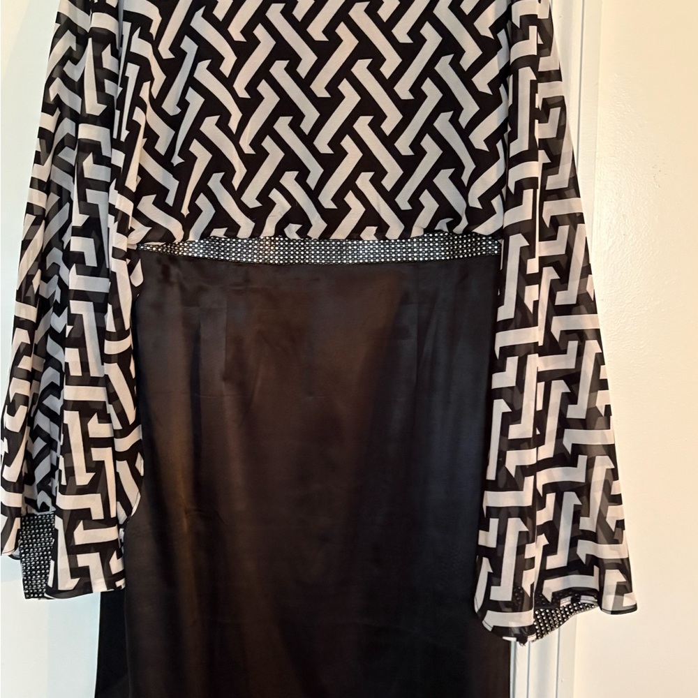 Chic Black and White Geometric Dress